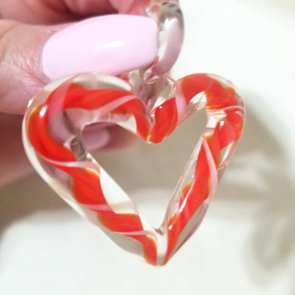 Orange heart shaped glass pendant - Picture 2 of 3